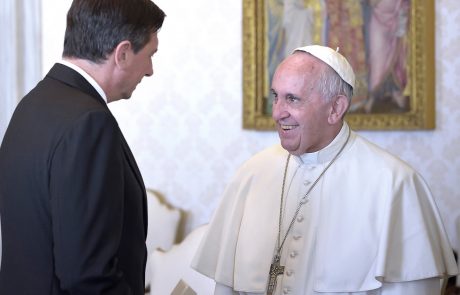 Pahor Vatikanu res obljubil uvedbo verouka v slovenske javne šole?