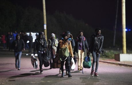 Policisti v kombiju na Hrvaškem zadnji tenutek odkrili 67 migrantov, ki bi se skoraj zadušili