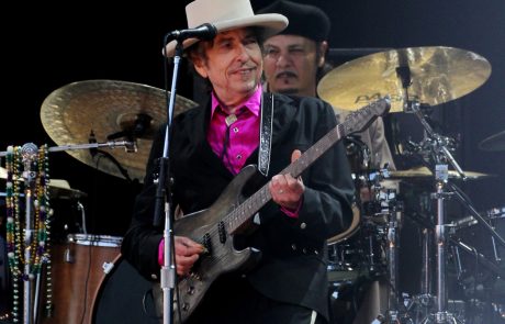 Bob Dylan se ni odzval povabilu na druženje s predsednikom in drugimi Nobelovci