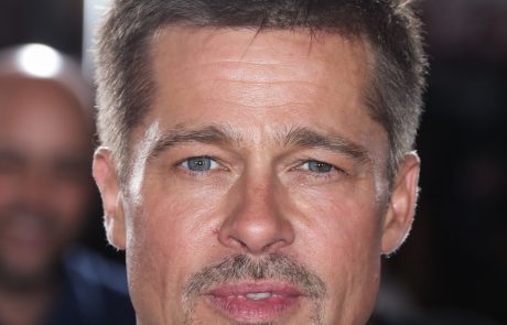 Brad Pitt ima ‘nov’ obraz, prijatelji ga prosijo: “Prenehaj z operacijami”