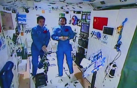 Kitajska astronavta sta se po najdaljši misiji končno vrnila na Zemljo