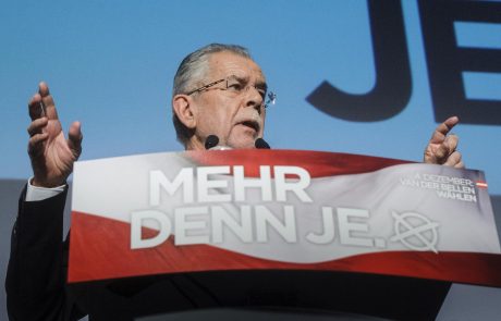 Avstrijski konservativci pozivajo h glasovanju za Van der Bellna in ne za Hoferja
