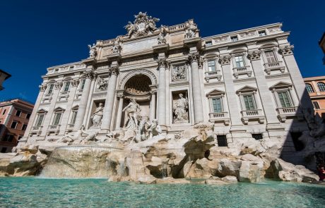 Rim bi 1,5 milijona evrov kovancev iz fontane Trevi, ki jih običajno namenijo revnim, raje vložil v infrastrukturo