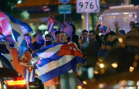 Po svetu in na Kubi mešani odzivi na vest o smrti Fidela Castra