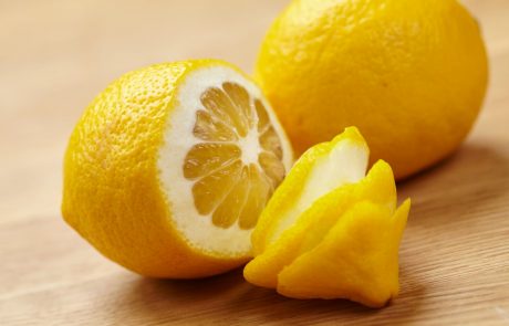 Da je limona zdrava vemo vsi, a teh trikov z njo zagotovo še ne poznate
