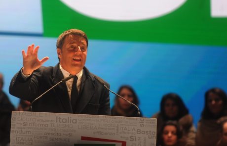 Italijani na referendumu odločajo o reformi ustave, obenem pa tudi o usodi premierja Renzija