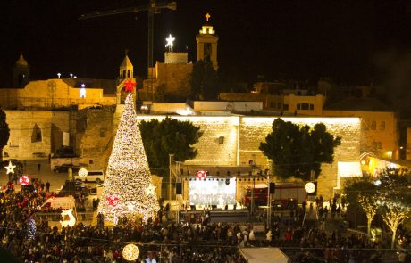 V Betlehemu se je ob božiču zbralo več tisoč kristjanov