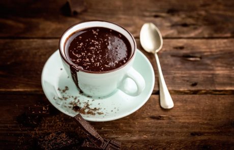 Čokolada pomaga bolj učinkovito kot sirup proti kašlju!