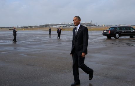 Barack Obama se vrača na politično prizorišče