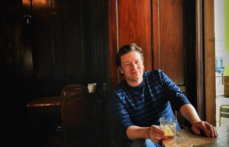 Veriga restavracij Jamieja Oliverja zaradi finančnih težav v insolvenčnem postopku