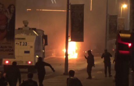 V dvojnem napadu v Istanbulu ubitih 29 ljudi