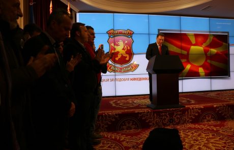 V Makedoniji obe glavni stranki razglasili zmago