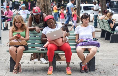 Na Kubi bodo gospodinjstva končno dobila dostop do spleta
