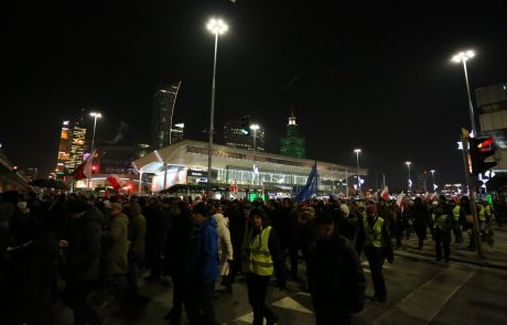 Več deset tisoč Poljakov na ulicah ob obletnici uvedbe izrednih razmer