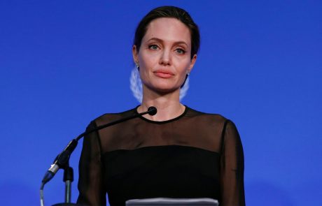 Tabloidna revija z grozno fotografijo trdi, da Angelina Jolie umira