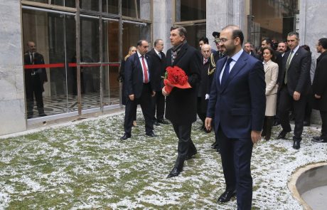 Pahor se je ob zaključku v Turčiji obiska poklonil žrtvam terorizma v Istanbulu