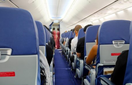 Obstaja pomemben razlog, zakaj so sedeži v letalih modre barve