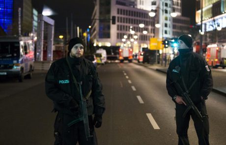 Nemška policija: Eden ali več storilcev naj bi bilo še na begu, so oboroženi ter nevarni