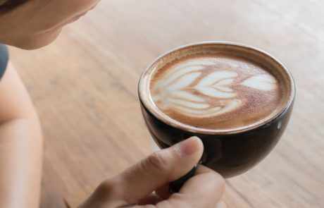 Kavo pijete na prazen želodec? Preverite, kaj se zgodi v vašem telesu