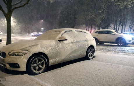 Sneg povzroča preglavice po vsej državi