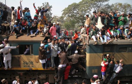 V nesreči vlaka v Indiji umrlo 39 ljudi