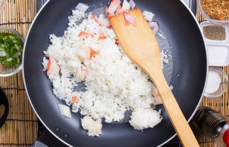 Zakaj bi morali dvakrat premisliti, preden boste pojedli pogrete ostanke riža