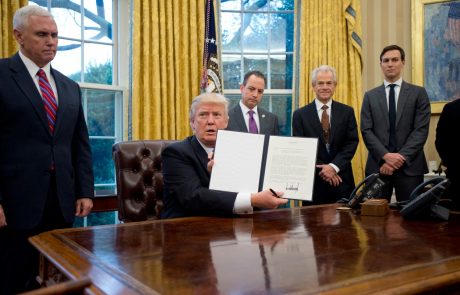 FOTO: Trump uresničuje mokre sanje konservativcev