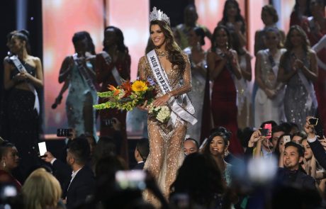 Francozinja Iris Mittenaere postala nova miss universe