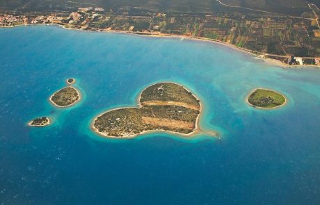 Zagreti hrvaški navijači skoraj zažgali otok ljubezni