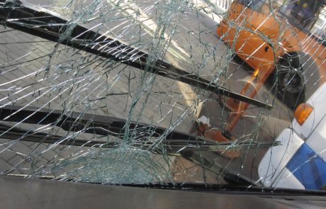 V nesreči turističnega avtobusa v Avstriji številni poškodovani