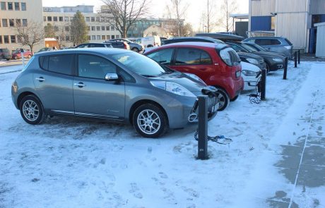 Več kot polovica novih avtomobilov na Norveškem je električnih