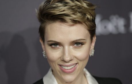 Znova samska Scarlett Johansson je videti bolje kot kdajkoli prej (foto)