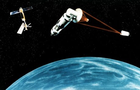 Francija se bo v vesolju branila z močnimi laserji na satelitih