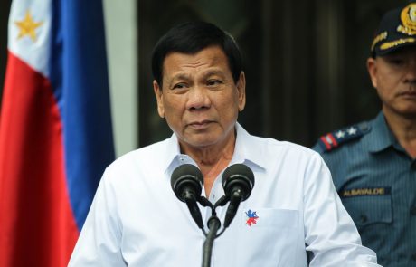 Filipinski predsednik, ki bije ostro vojno proti mamilom, tudi sam kadi marihuano