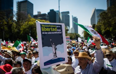 Tisoči Mehičanov po celi Mehiki protestirali proti Trumpovi politiki