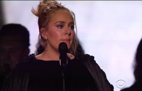 Pevka Adele med koncertom v Avstralij potrdila, da se je poročila