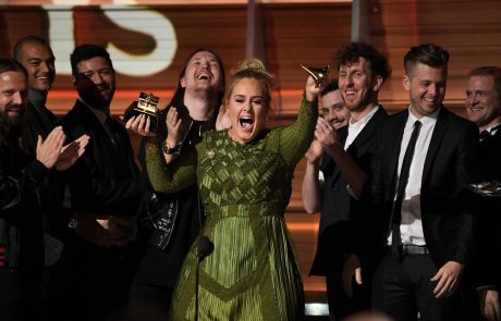 Adele zlomila svojega grammyja na pol, da ga je lahko delila z Beyonce