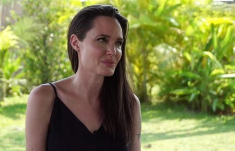 Angelina Jolie prvič javno v solzah spregovorila o ločitvi: “Bilo je zelo težko”