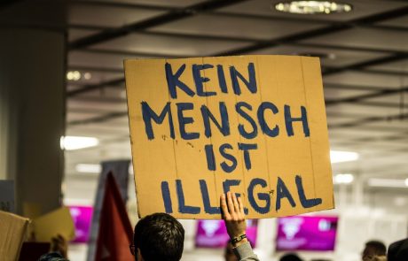 V Nemčiji lani deset napadov na migrante dnevno, je pokazalo zaskrbljoče poročilo vlade