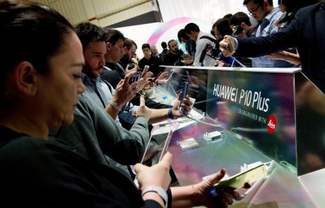 V Barceloni se začenja svetovni kongres mobilne telefonije