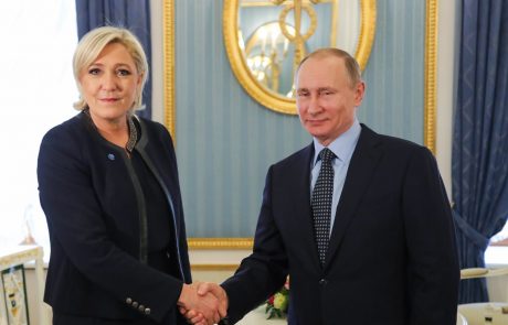 Voditeljica francoske skrajne desnice Marine Le Pen je danes na obisku pri Putinu