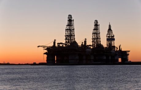 Neurje prizadelo Mehiški zaliv; naftna podjetja ustavila tretjino proizvodnje