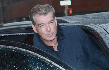 Pierce Brosnan spregovoril o življenju po izgubi žene in hčerke