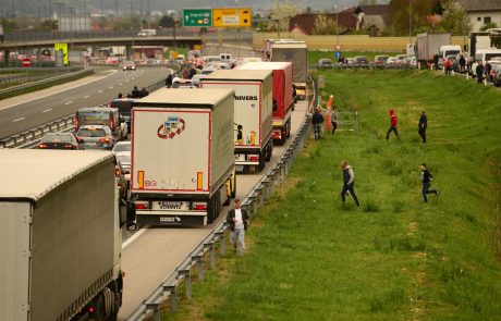 Na Gruškovju izjemno dolgi zastoji za tovorna vozila, na vstop v Slovenijo čakajo sedem ur
