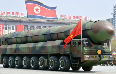 Severna Koreja naj bi preizkusila novo vodeno raketo dolgega dosega: “Gre za strateško orožje velikega pomena”