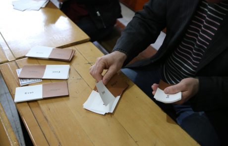 Sum, da je bilo v Turčiji prirejenih do 2,5 milijona glasovnic
