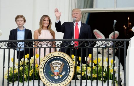 Trump naredil nov kiks, Melanijina reakcija je nasmejala cel svet