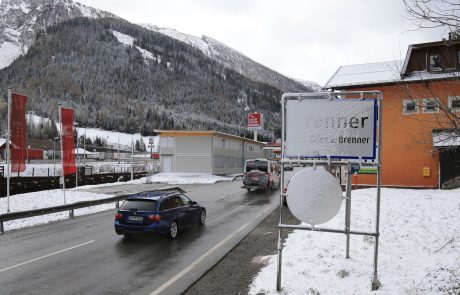 Zimsko vreme in sneg povzročata težave v Avstriji, v Švici namerili rekordno nizke temperature