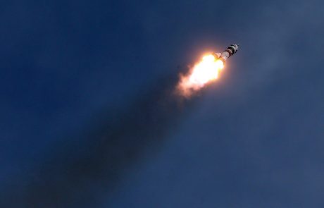 Rus in Američan po šestih urah leta prispela na ISS
