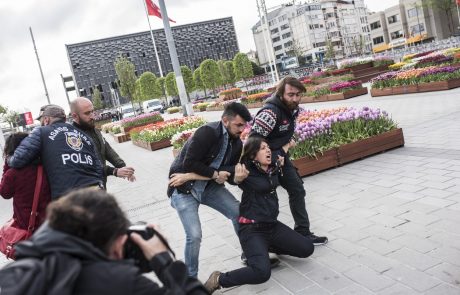 Policija v Istanbulu s solzivcem nad protestnike